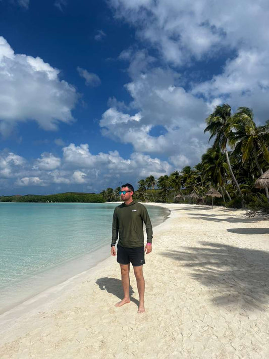 Camisa con capucha y protección solar Dry Fit para hombre